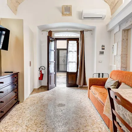 La Divine Maison أوستوني